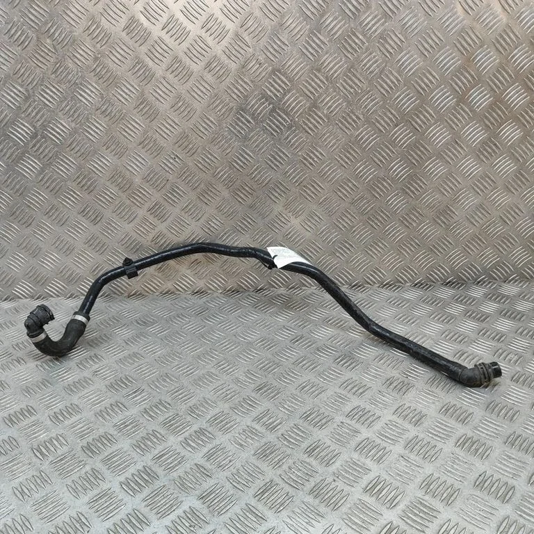 Motora dzesēšanas caurule (-es)/šļūtene (-es) A2975013300