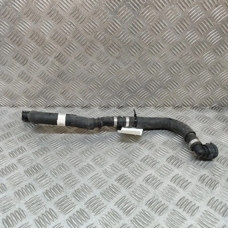 Motora dzesēšanas caurule (-es)/šļūtene (-es) A2978308502