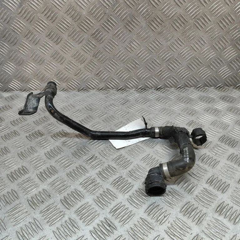 Motora dzesēšanas caurule (-es)/šļūtene (-es) A2975013801