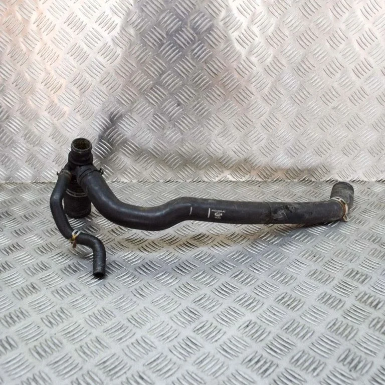 Engine coolant pipe/hose – Land Rover Discovery 4 - LR4 (2010-2016)
