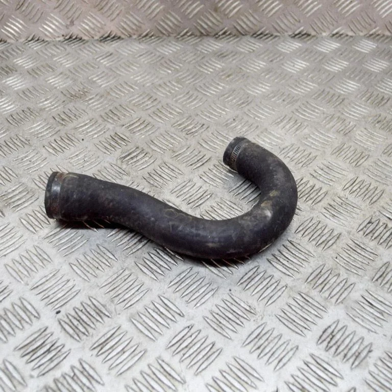 Engine coolant pipe/hose