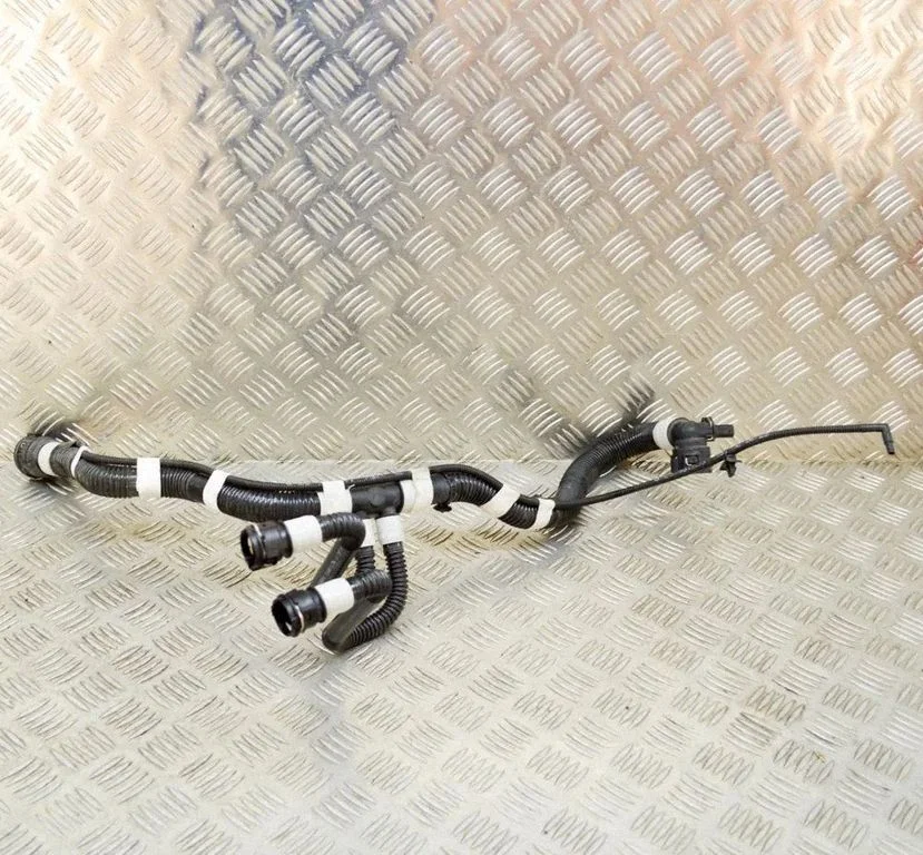Engine coolant pipe/hose