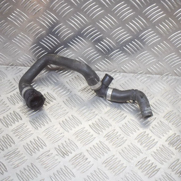 Motora dzesēšanas caurule (-es)/šļūtene (-es) 4M0819350P