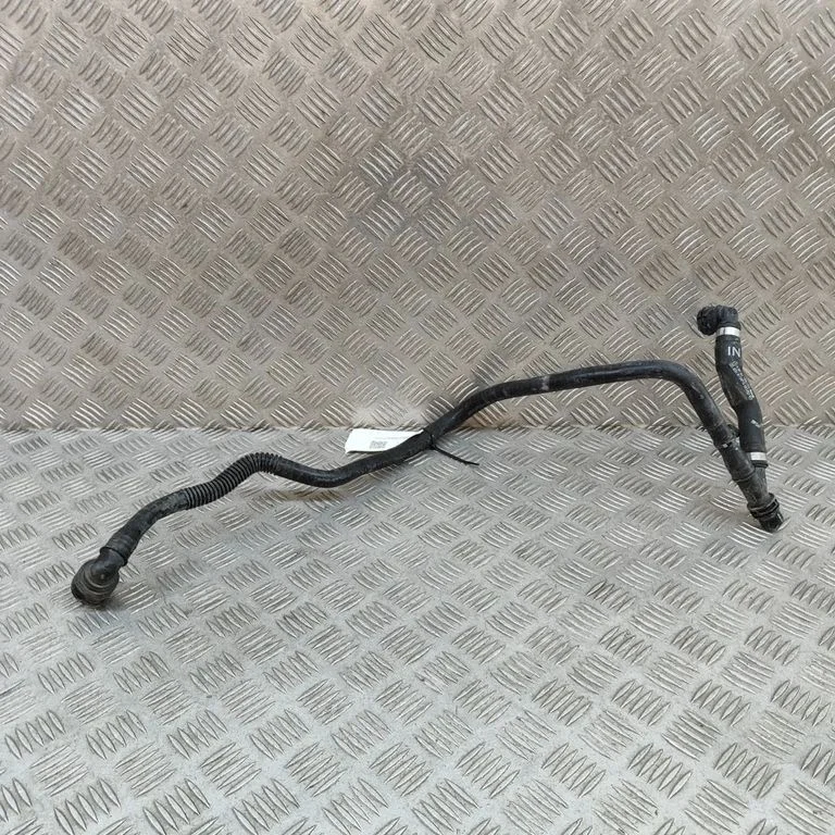 Motora dzesēšanas caurule (-es)/šļūtene (-es) A2975014100