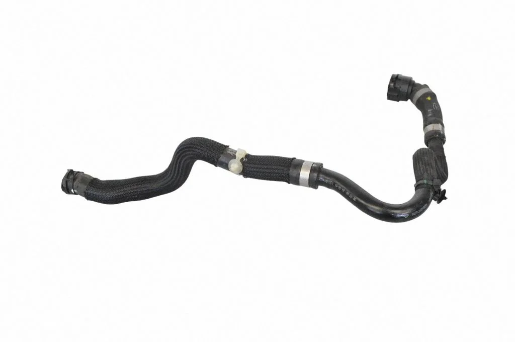 Engine coolant pipe/hose J9D38D140AD