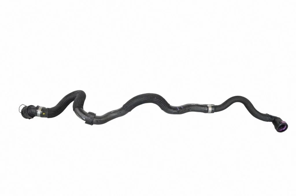 Engine coolant pipe/hose J8D38D142AB