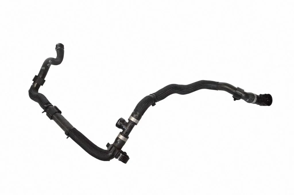 Engine coolant pipe/hose J9D38D132AD