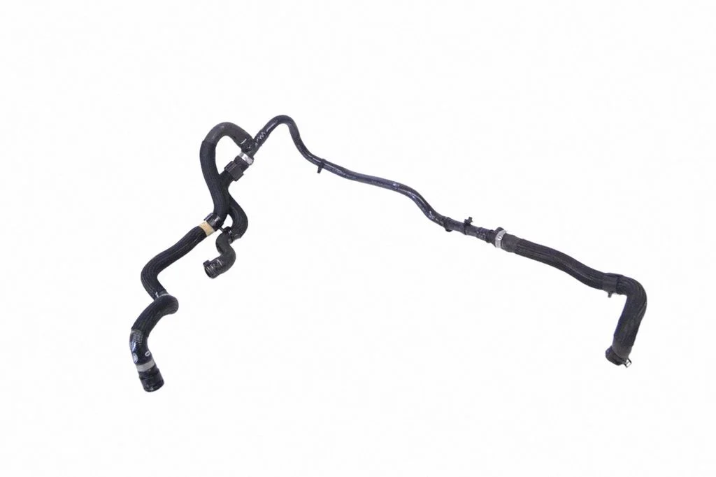 Engine coolant pipe/hose J9D38D152AD
