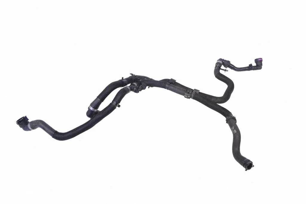 Engine coolant pipe/hose J9D38D132AD