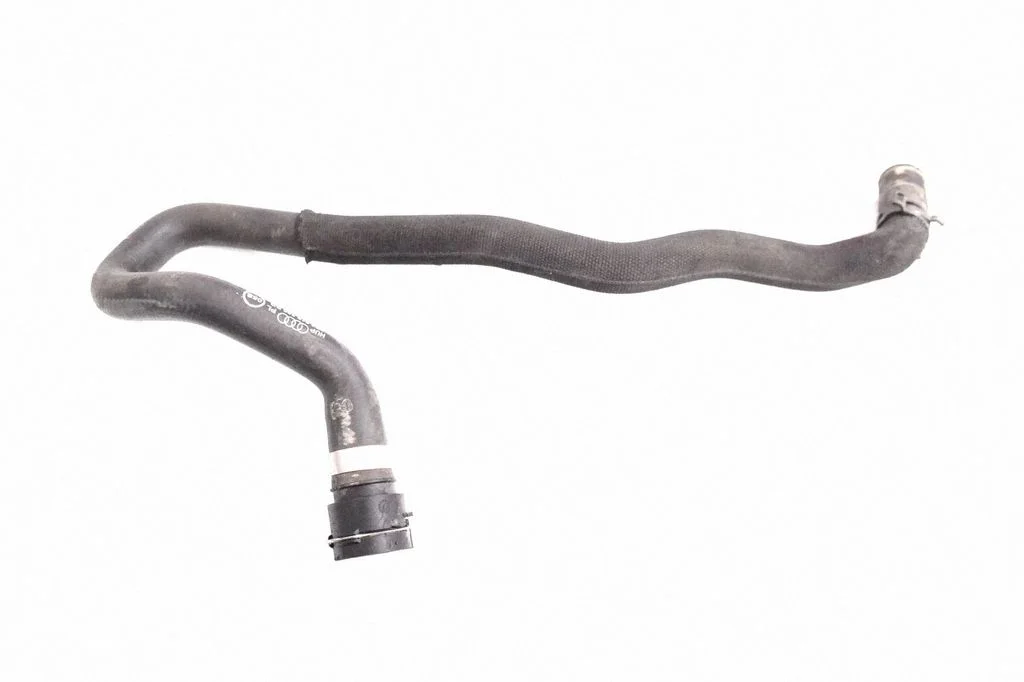 Przewody układu chłodzenia silnika 8R0819350BB