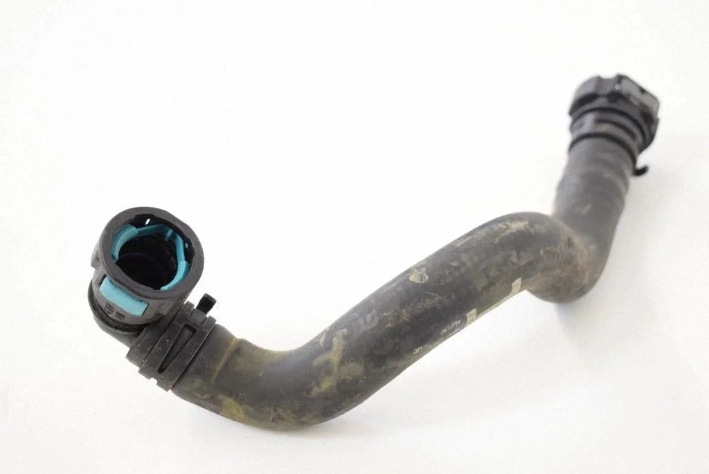 Engine coolant pipe/hose