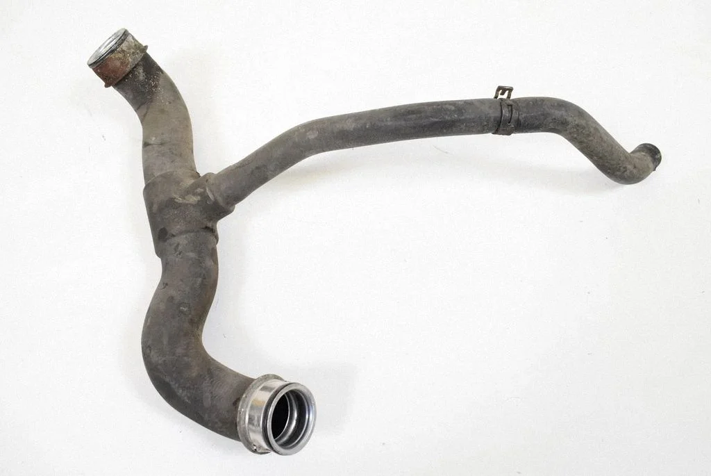 Engine coolant pipe/hose – right