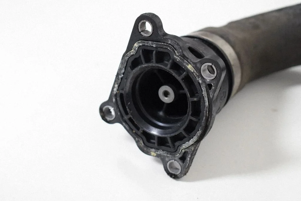 Przewody układu chłodzenia silnika – BMW Seria 5 E60 E61 (2004-2010)