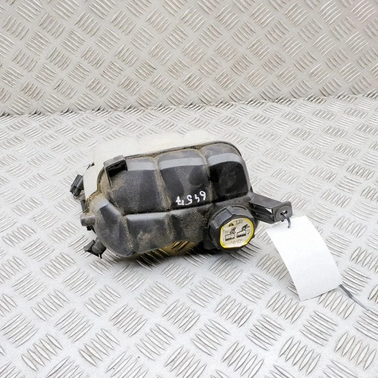 Coolant expansion tank/reservoir 3M5H8100AD