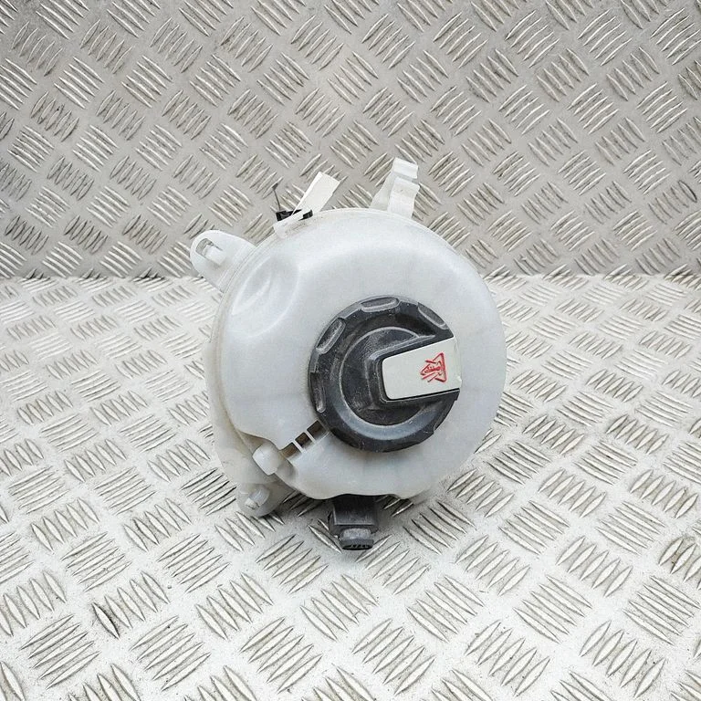 Dzesēšanas šķidruma izplešanās tvertne 4K0121405N