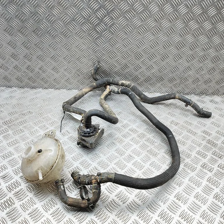 Coolant expansion tank/reservoir EKED1303100