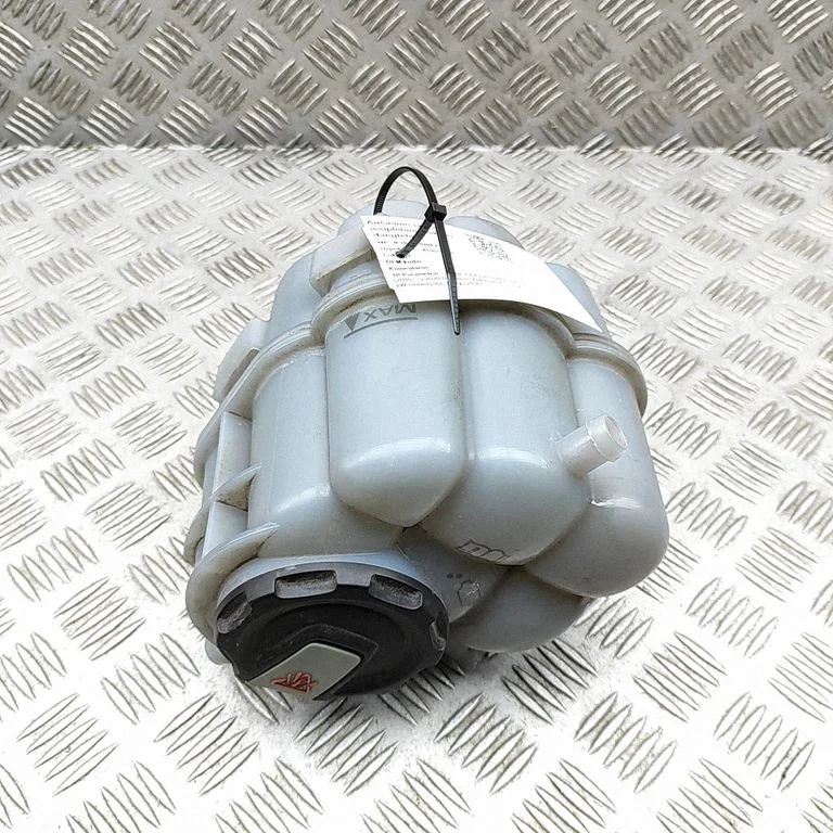 Coolant expansion tank/reservoir 8W2121403E