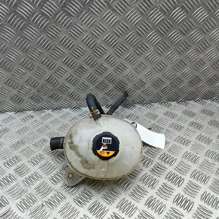 Dzesēšanas šķidruma izplešanās tvertne 25430D3500