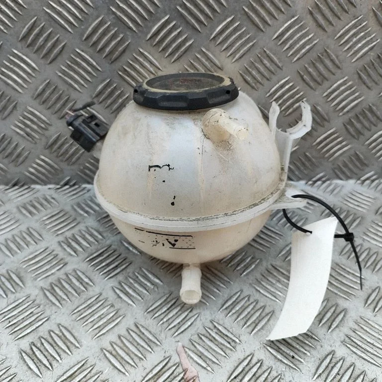 Dzesēšanas šķidruma izplešanās tvertne 1K0121407F
