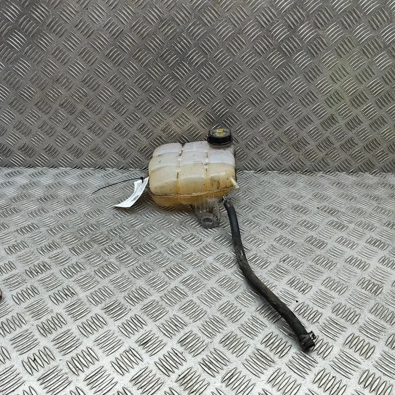 Dzesēšanas šķidruma izplešanās tvertne JX618A080C
