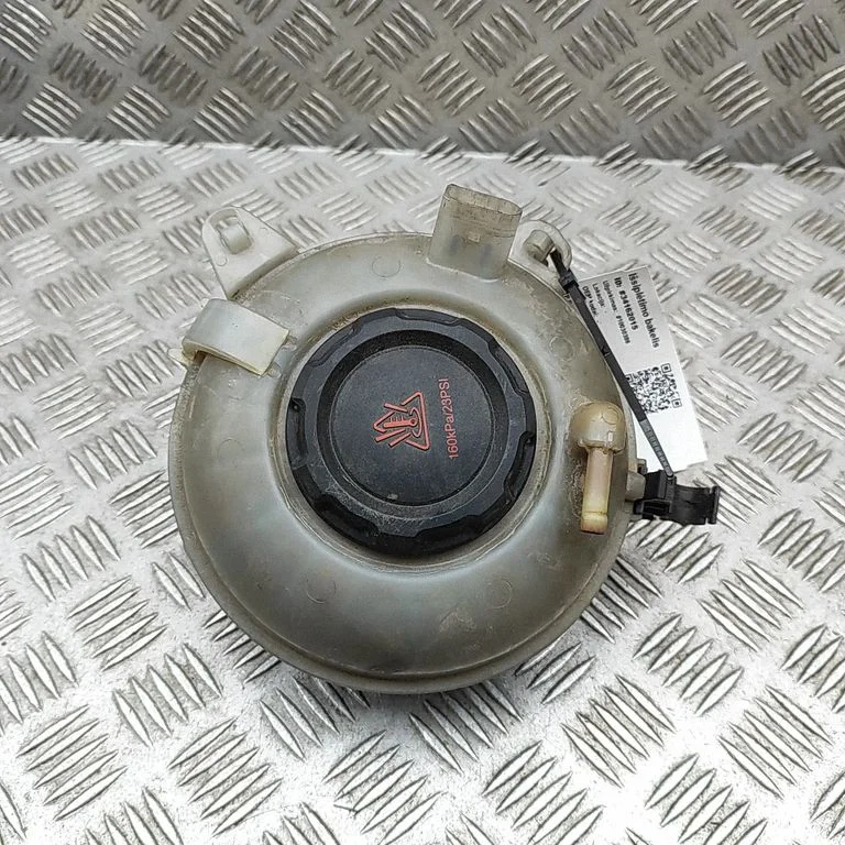 Jahutusvedeliku paisupaak – Volkswagen Passat B7 USA (2012-2019)