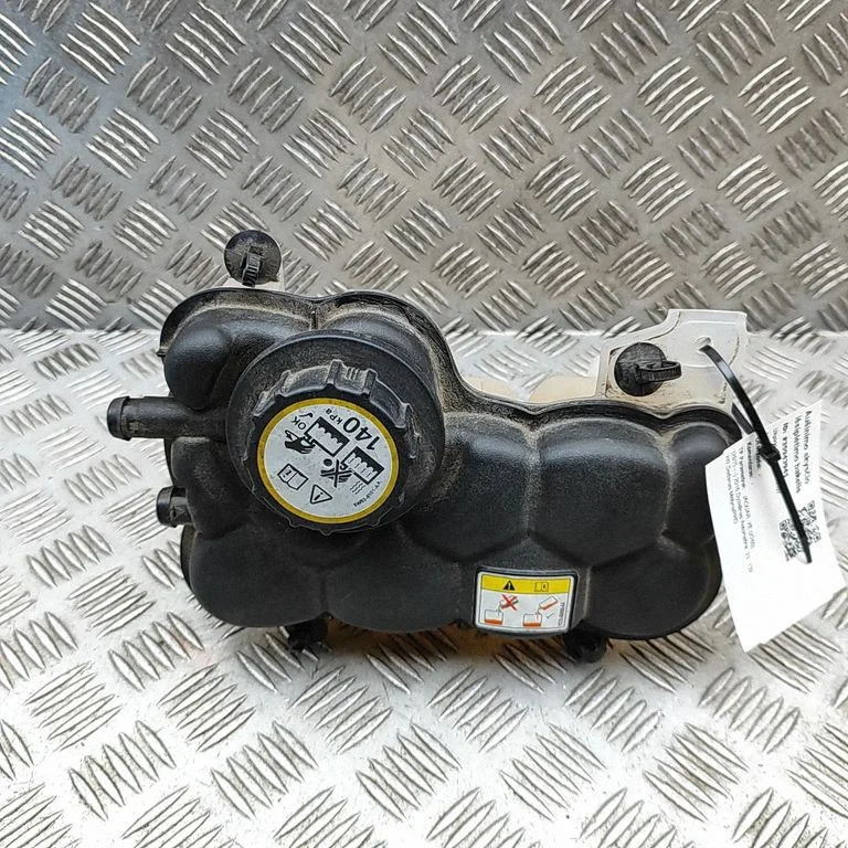 Jahutusvedeliku paisupaak HX738A080AA