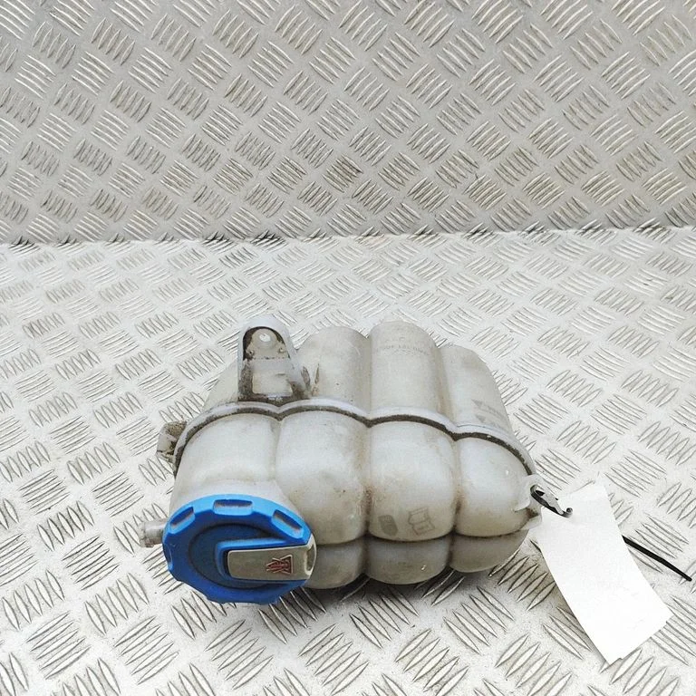 Dzesēšanas šķidruma izplešanās tvertne 8W0121405E