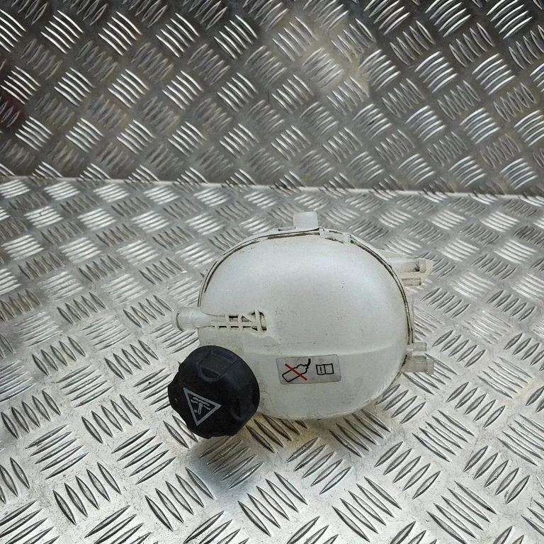 Zbiorniczek wyrównawczy płynu chłodniczego 9824316180