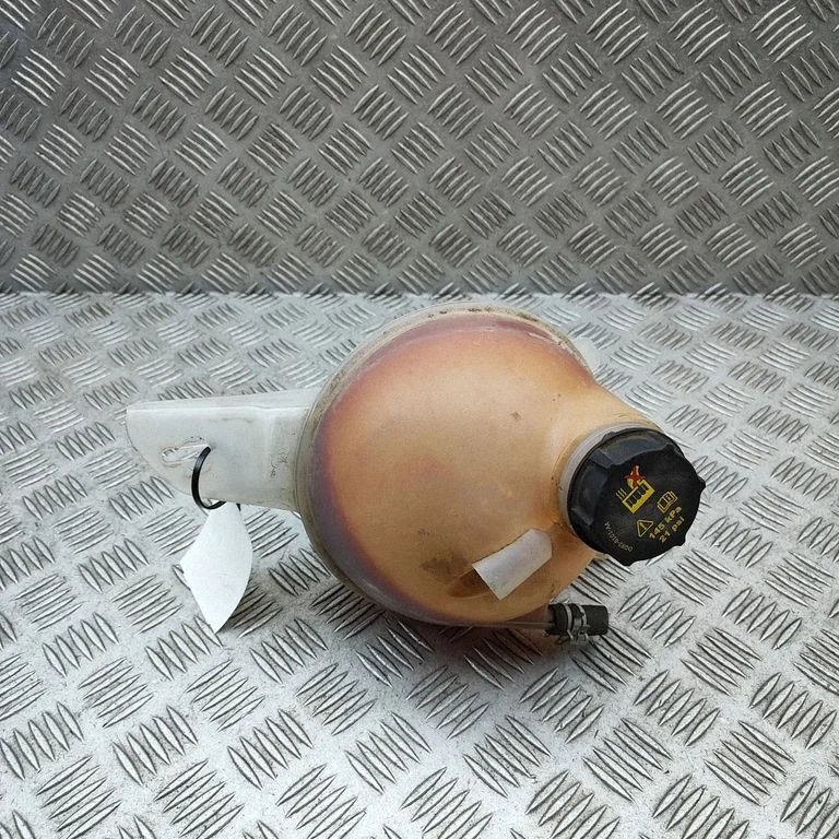 Coolant expansion tank/reservoir DG938101AA
