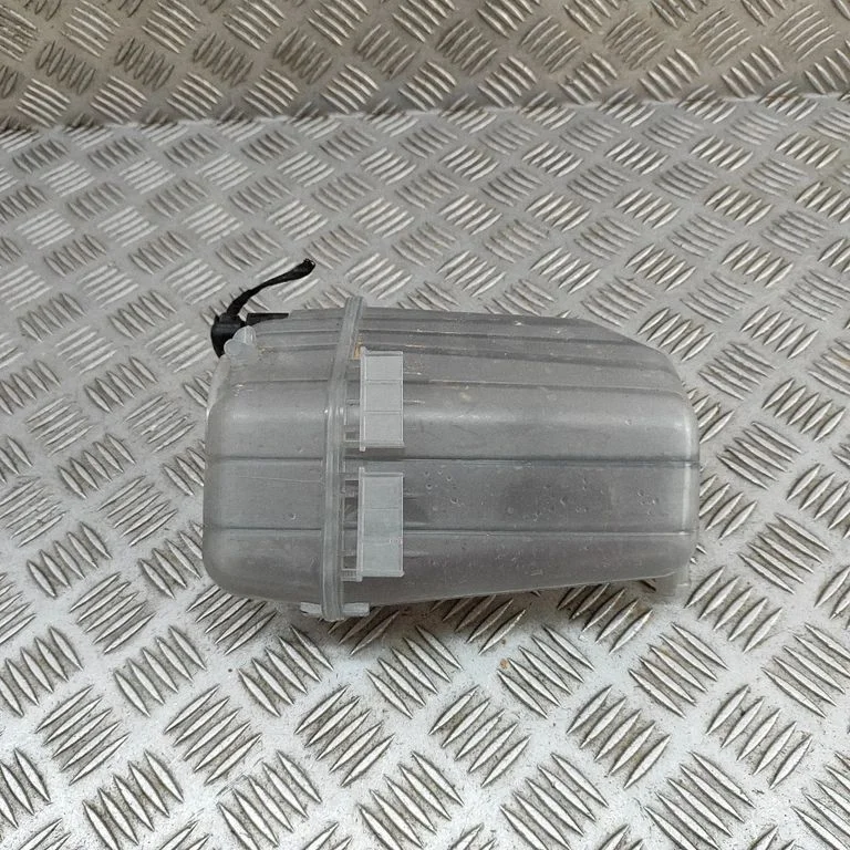 Dzesēšanas šķidruma izplešanās tvertne 8B3121405N