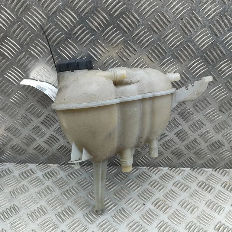 Dzesēšanas šķidruma izplešanās tvertne A0005840807