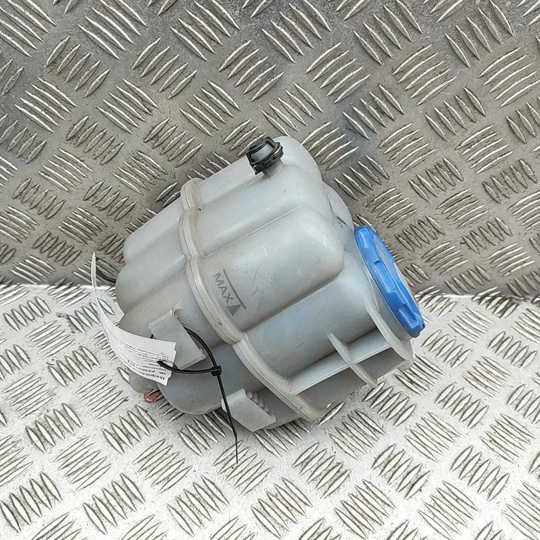 Coolant expansion tank/reservoir 8W2121405G