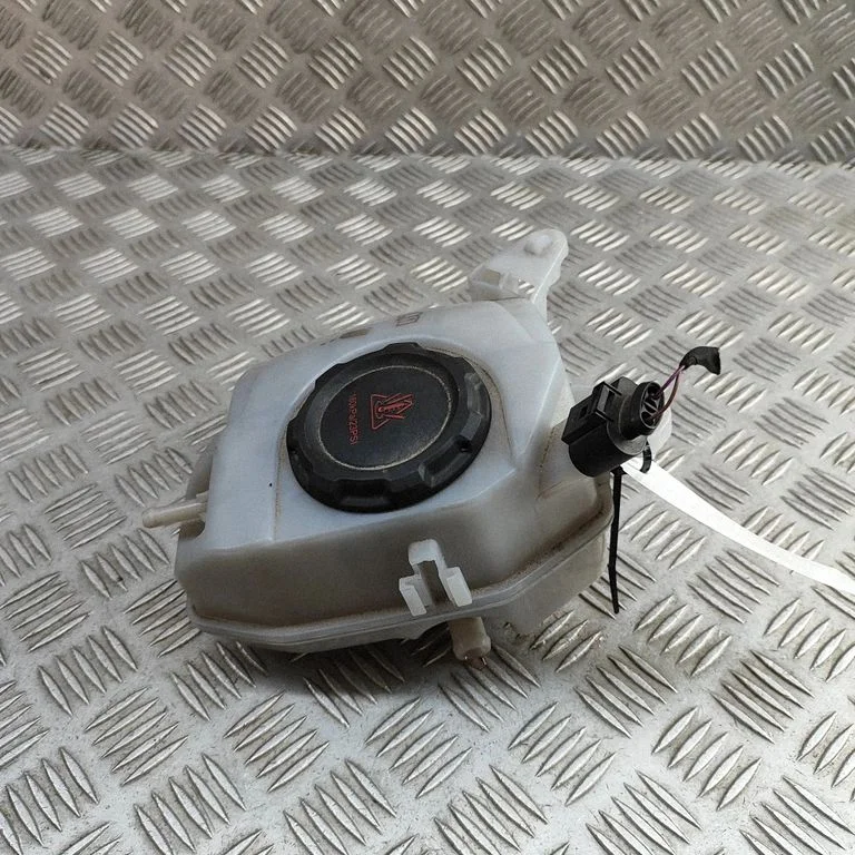 Coolant expansion tank/reservoir