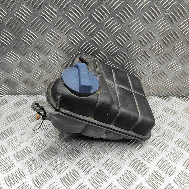 Dzesēšanas šķidruma izplešanās tvertne 3D0121407B