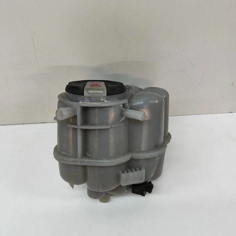 Coolant expansion tank/reservoir 8W2121405H