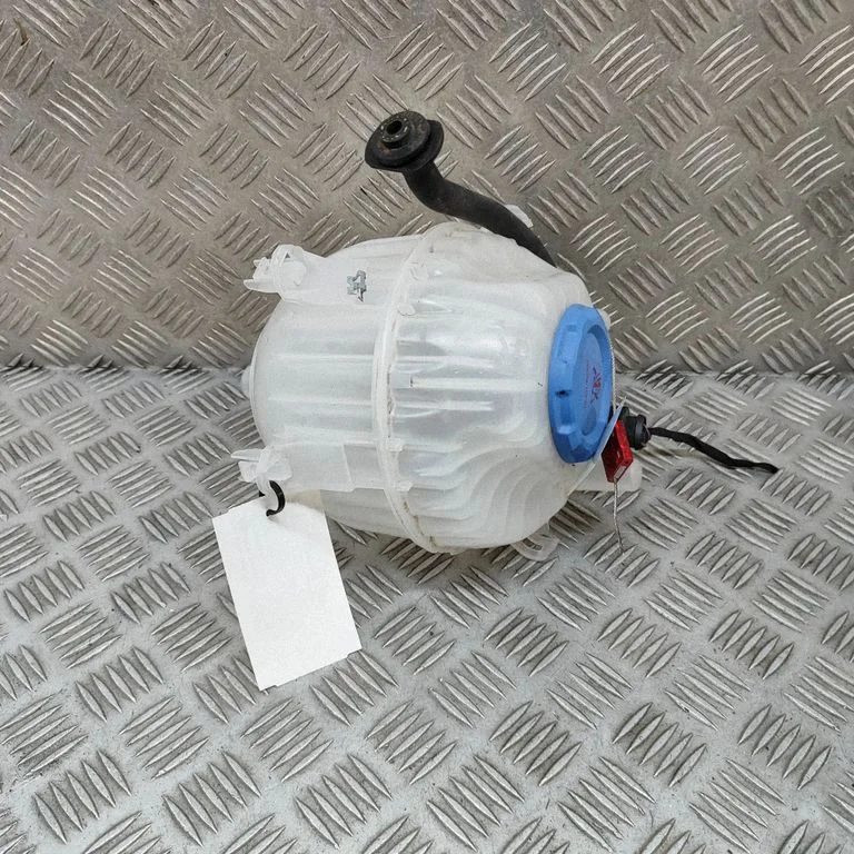Jahutusvedeliku paisupaak 4KR121081A – Audi RS Q8 (2019-)