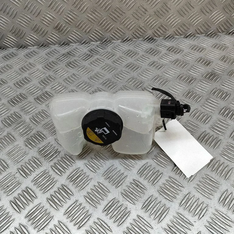 Dzesēšanas šķidruma izplešanās tvertne 31686041