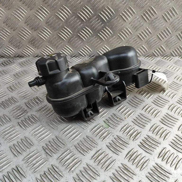 Coolant expansion tank/reservoir 7645508
