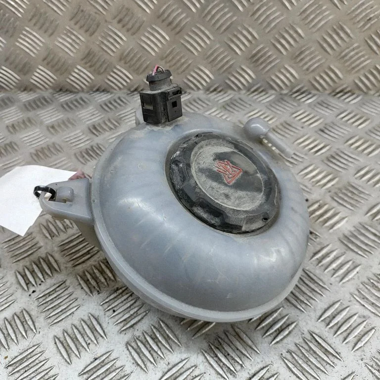Jahutusvedeliku paisupaak 5Q0121407F