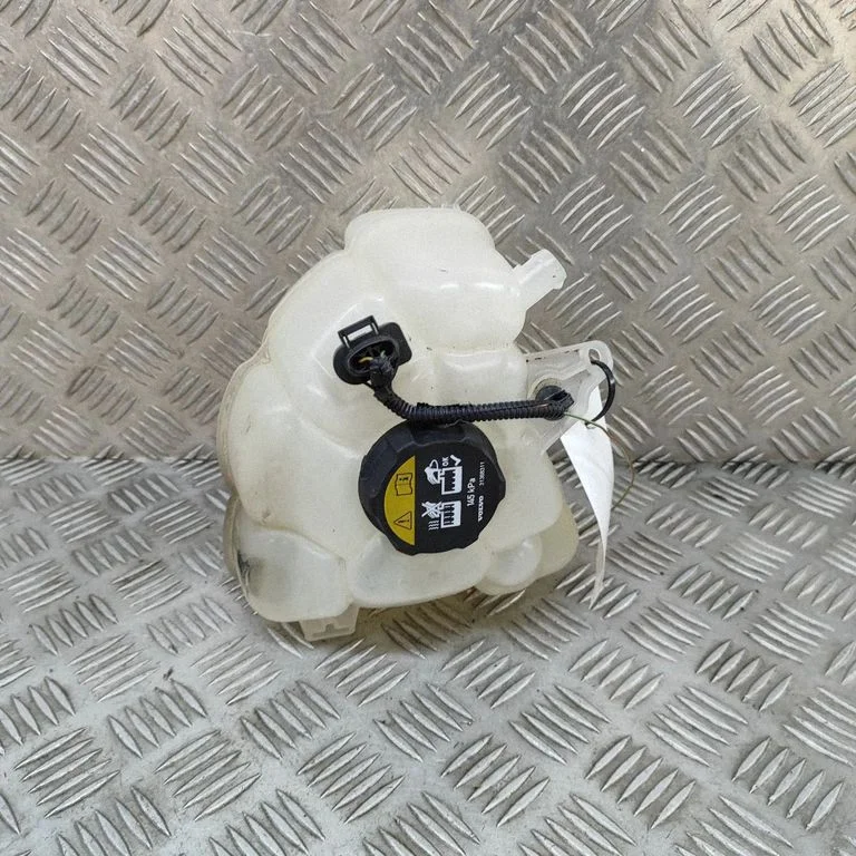 Dzesēšanas šķidruma izplešanās tvertne 31465682