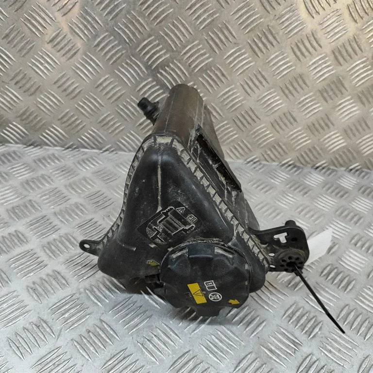 Jahutusvedeliku paisupaak – BMW 5-seeria F10 F11 (2009-2016)