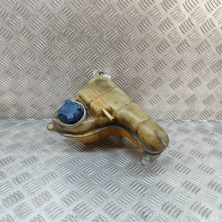 Dzesēšanas šķidruma izplešanās tvertne 4D0121403C