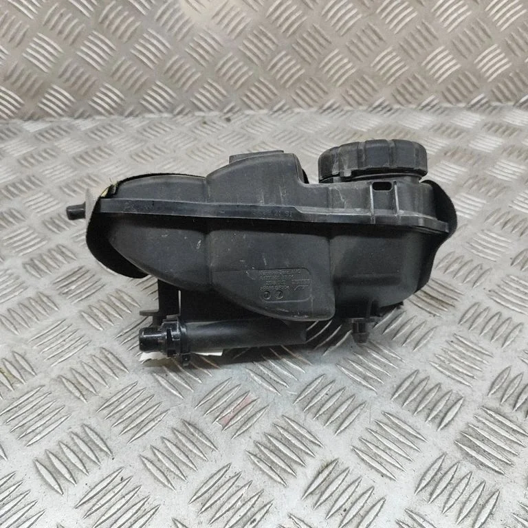 Jahutusvedeliku paisupaak – Mercedes-Benz GLS-klass X167 (2019-)