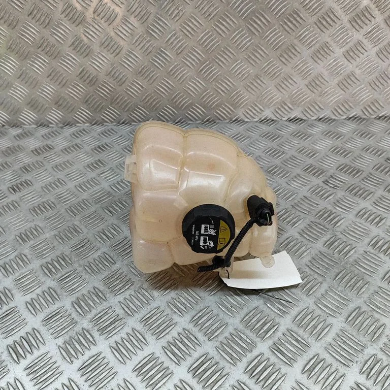 Dzesēšanas šķidruma izplešanās tvertne 31338291