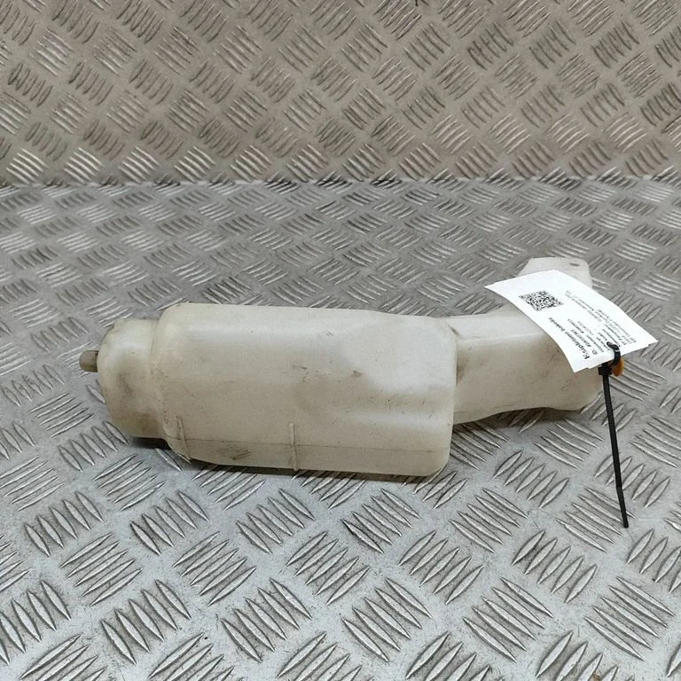 Dzesēšanas šķidruma izplešanās tvertne 45153AJ000