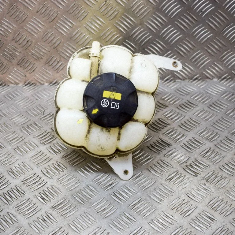 Coolant expansion tank/reservoir 8630170