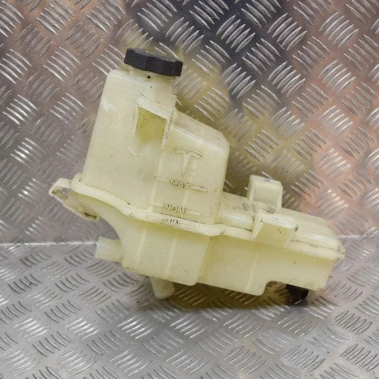 Coolant expansion tank/reservoir 102869000A