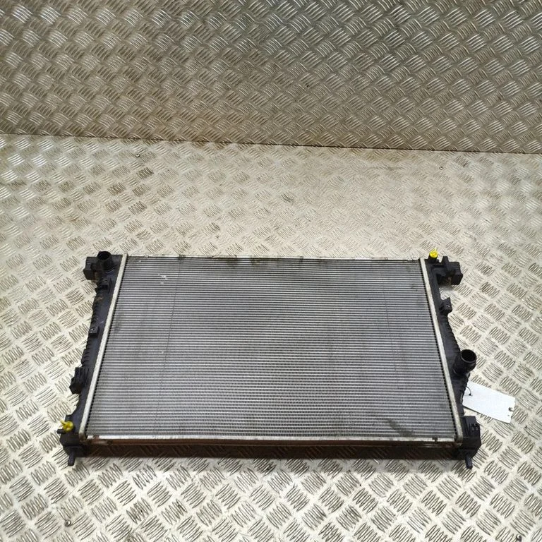 Coolant radiator – Jeep Grand Cherokee (2010-2021)