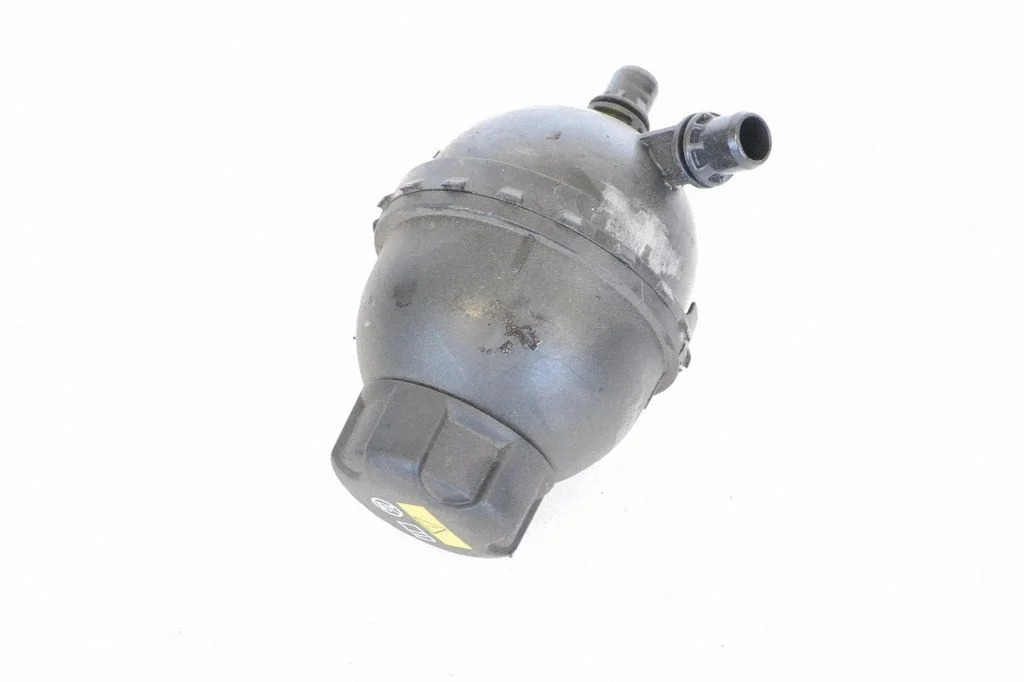 Coolant expansion tank/reservoir – BMW 5 Series G30 G31 G38 (2016-)