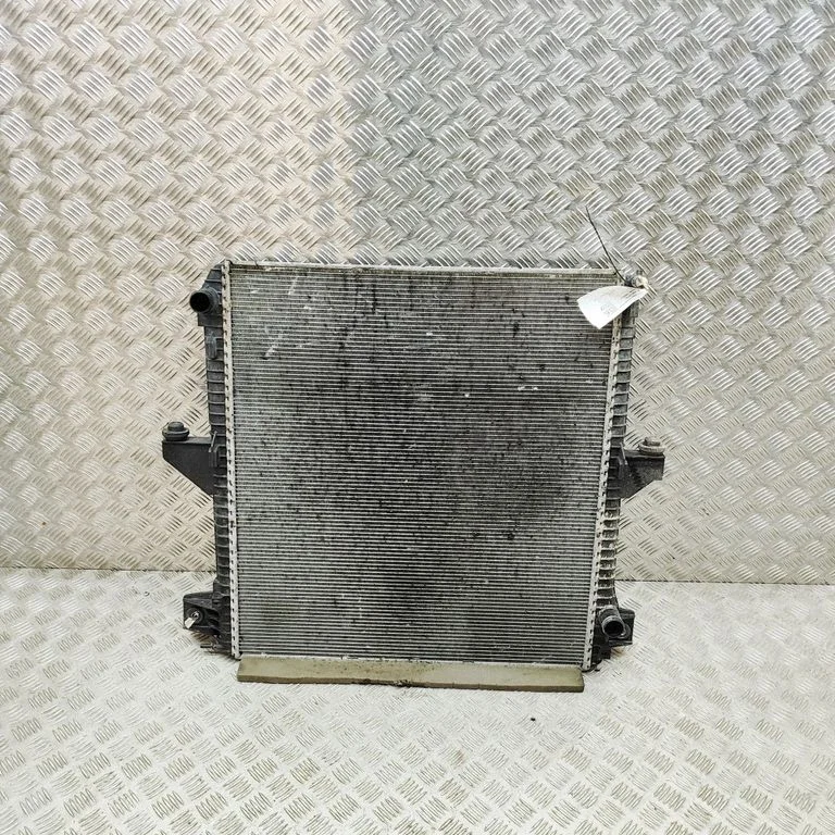 Jahutusvedeliku radiaator JB3G8C342CB